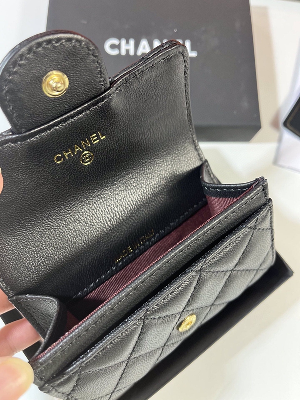 コピーシャネル激安財布着用イメージ
